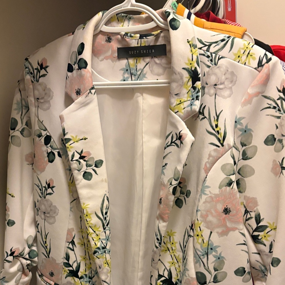 Suzy Shier Women's Floral Blazer - White with Pink and Green Accents